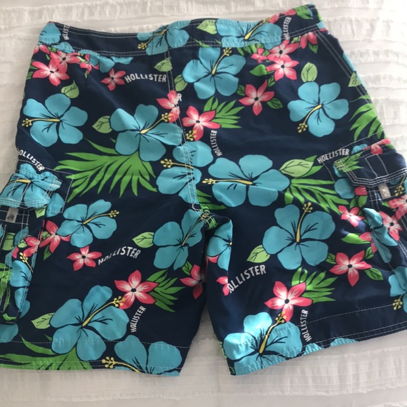 Hollister Large Swimtrunks - Picture 2 of 3